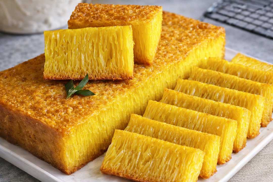 Bika Ambon Kue Tradisional Indonesia dengan Tekstur Bersarang yang Unik