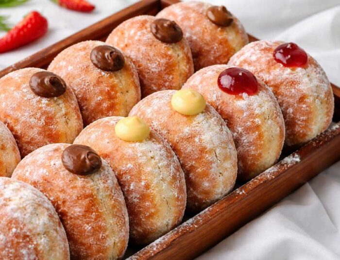 Bomboloni Donat Italia Lembut dengan Isian Melimpah yang Lagi Viral