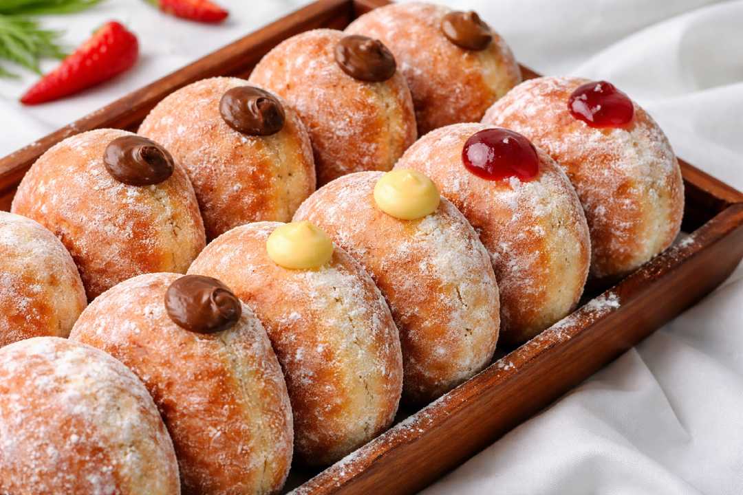 Bomboloni Donat Italia Lembut dengan Isian Melimpah yang Lagi Viral