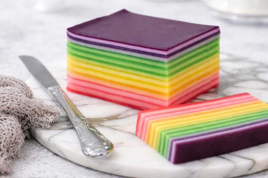 Kue Lapis Keindahan Warna dan Kelezatan dalam Setiap Lapisan