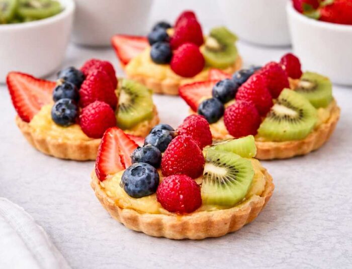 Resep Fruity Tart Kue Pastry Segar dengan Isian Krim dan Buah