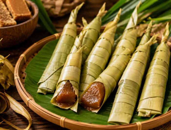 Clorot, Kue Tradisional Berbungkus Janur dengan Manis Gula Merah yang Khas