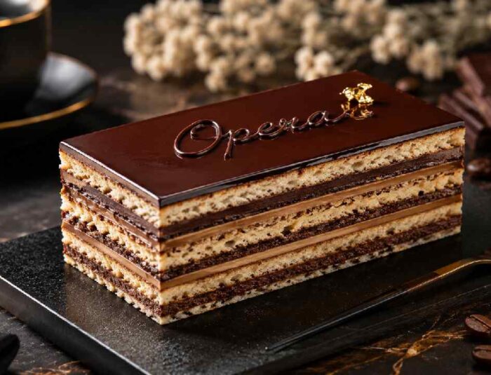 Opera Cake, Kue Prancis Berlapis dengan Perpaduan Kopi dan Cokelat yang Elegan